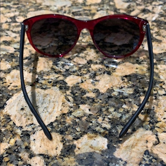 Maroon Burberry Sunglasses, gently used - Picture 4 of 8